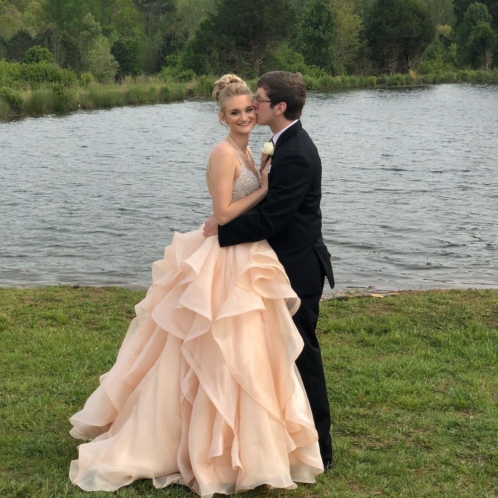 😍 Stunning Prom Dress